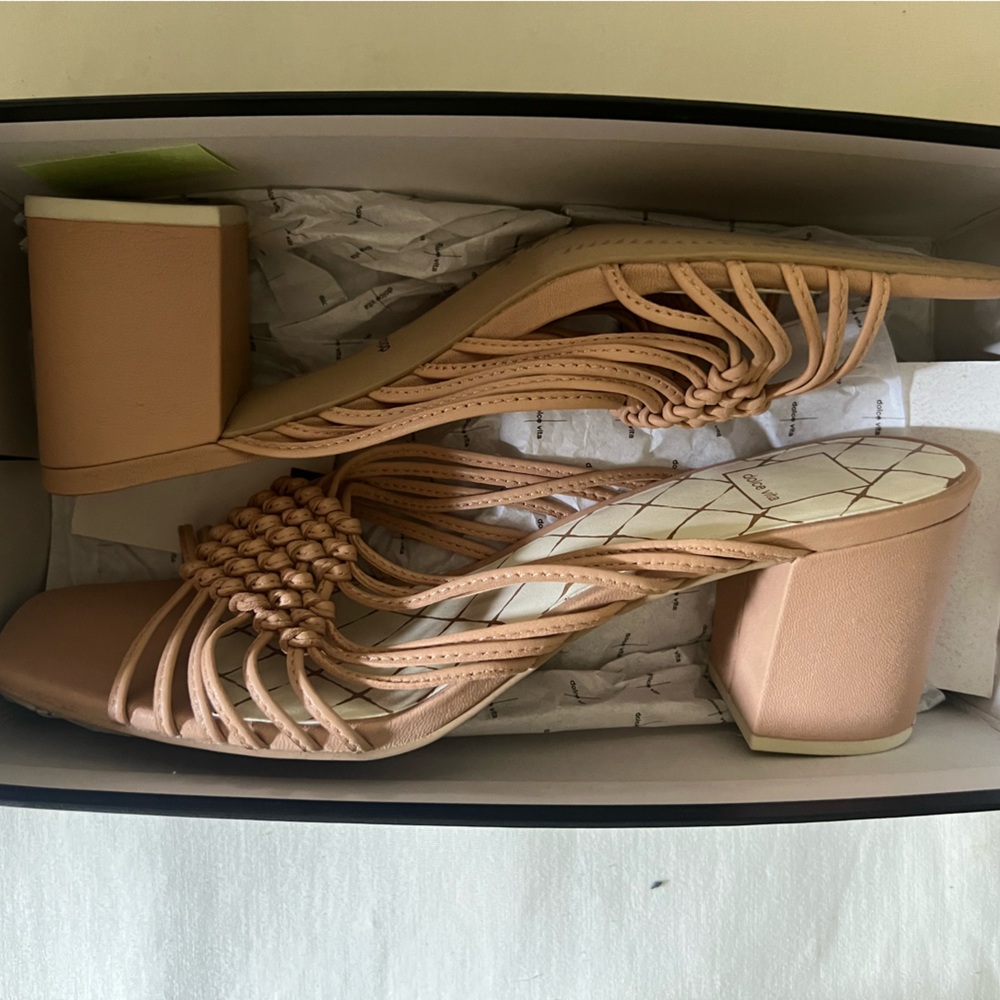 NWT Dolce Vita Tan Block Heel Sandals with Woven Straps